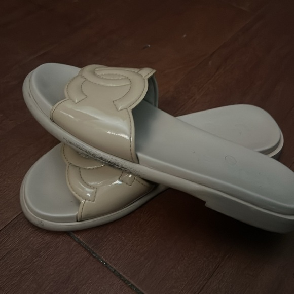 CHANEL slides - Picture 4 of 10